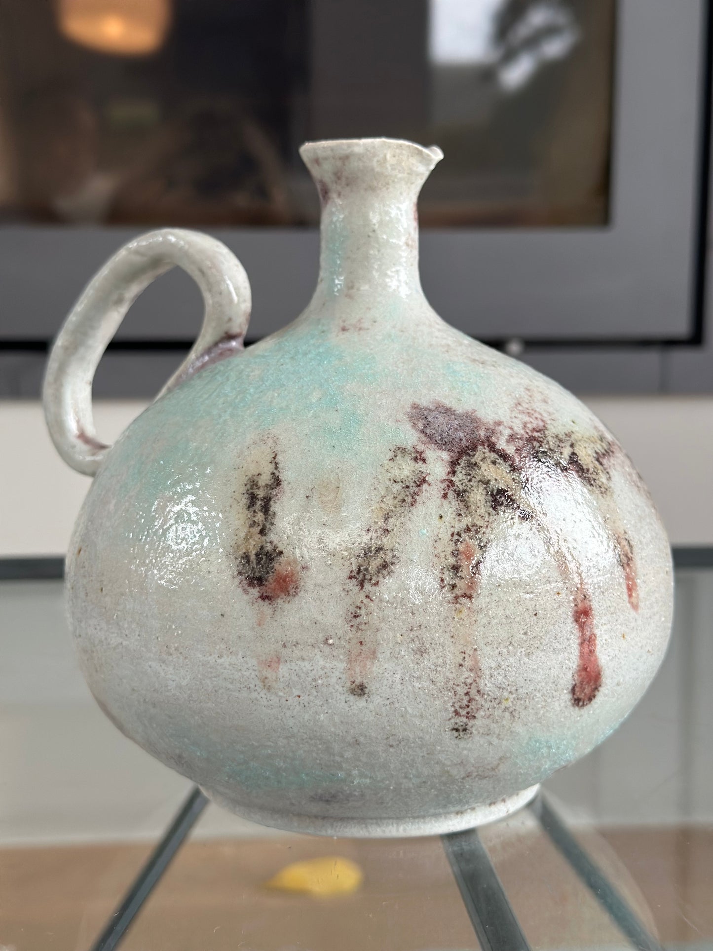 Bulging belly water carafe