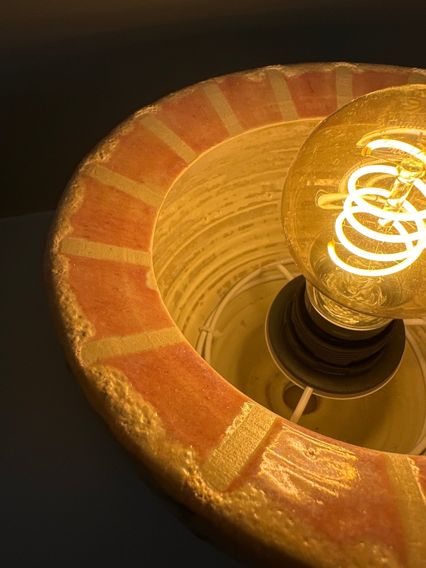 Inverted flowers lamp - Caimo Ceramics