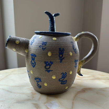 Smiling teapot
