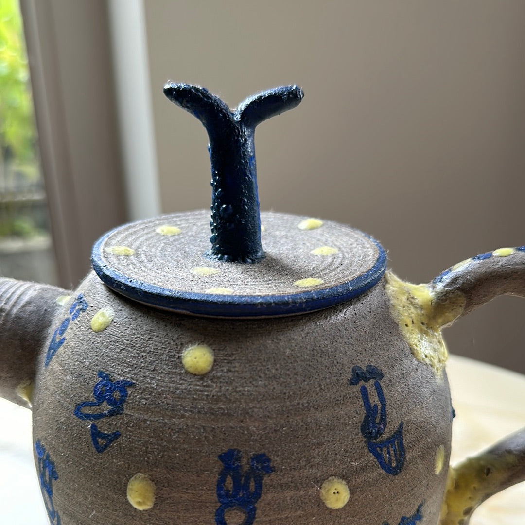 Smiling teapot