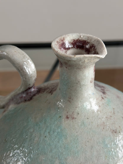 Bulging belly water carafe