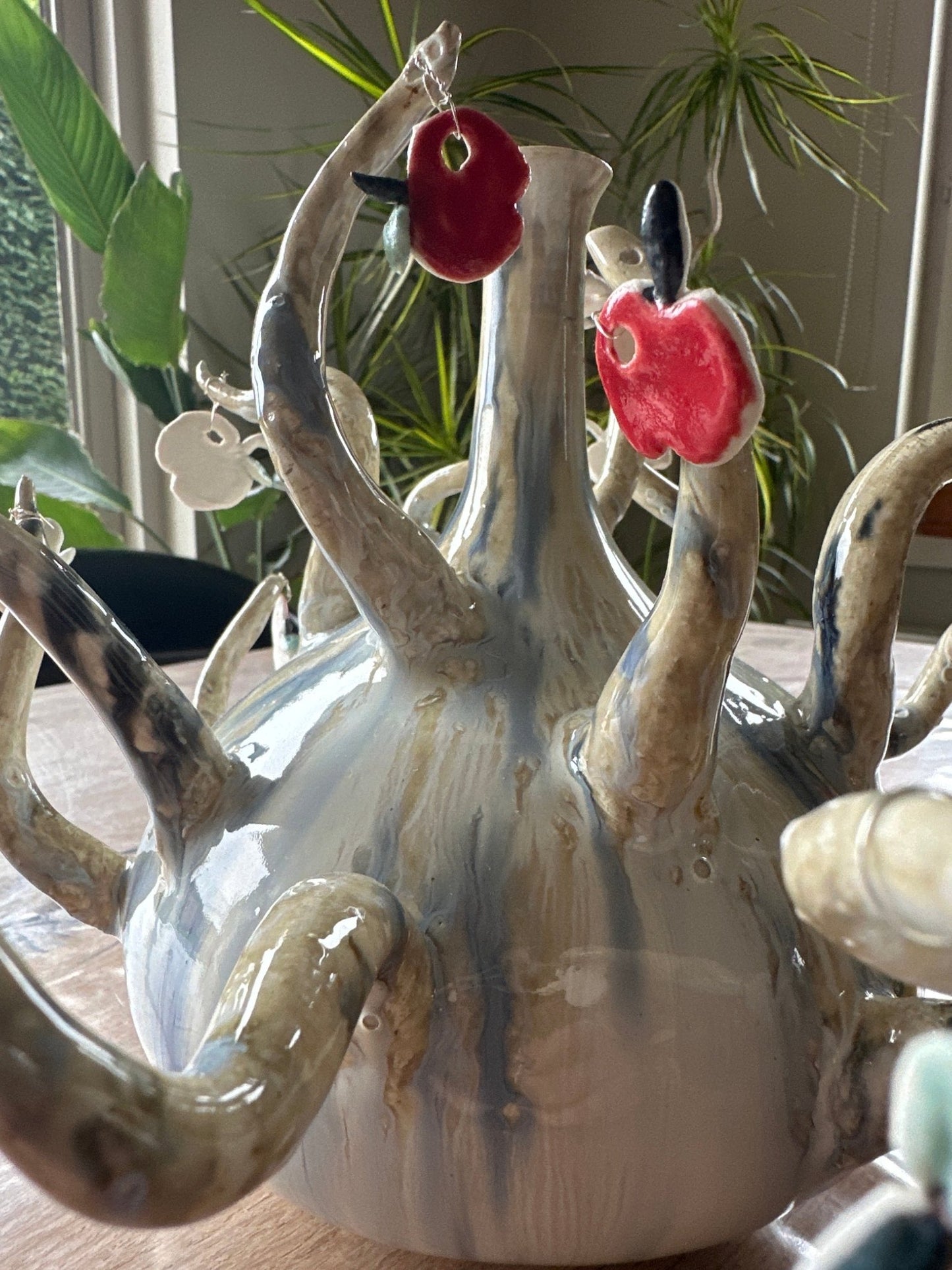 Forbidden fruit vase - Caimo Ceramics
