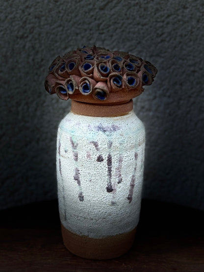 Pot in bloom - Caimo Ceramics