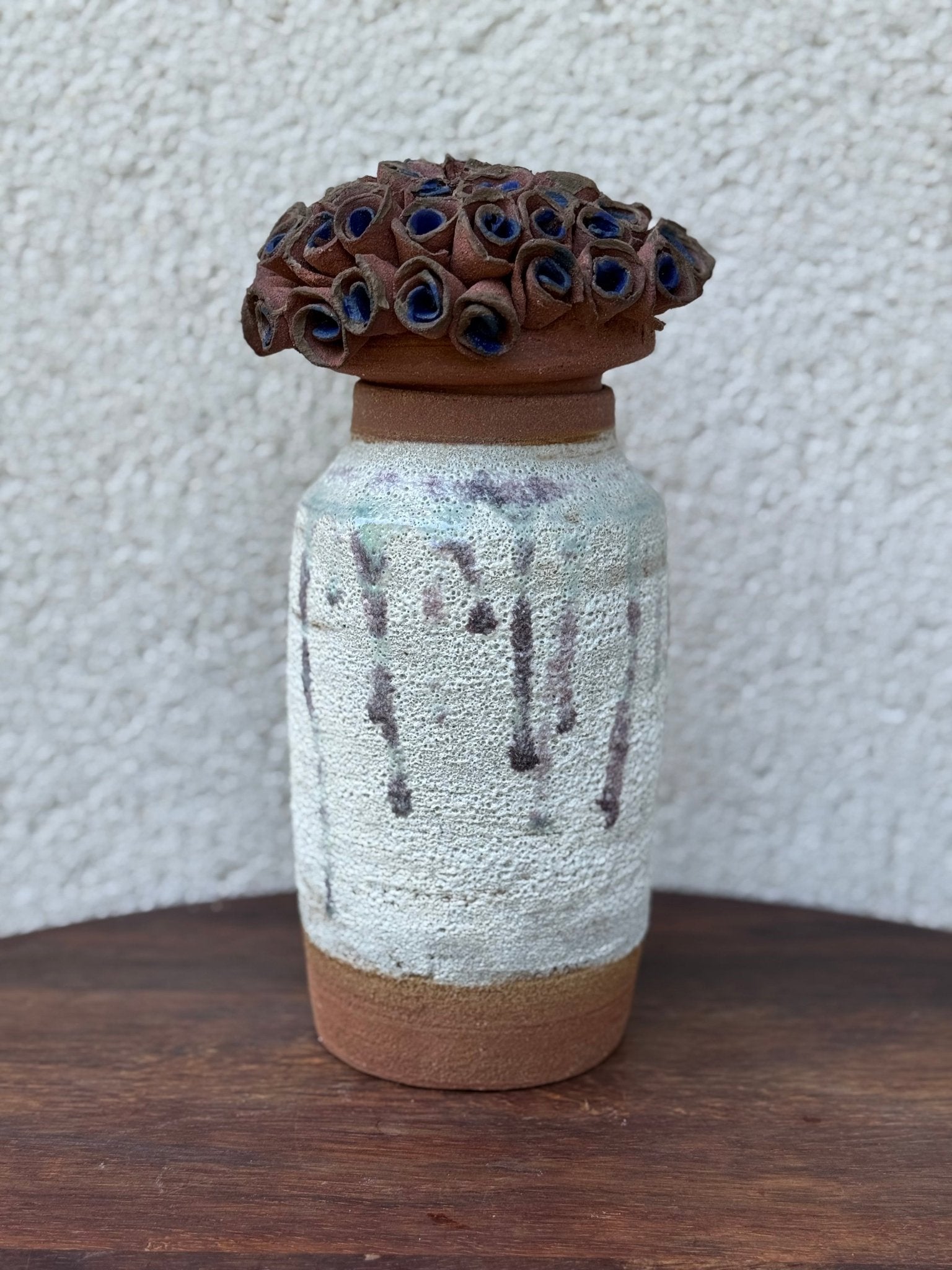 Pot in bloom - Caimo Ceramics