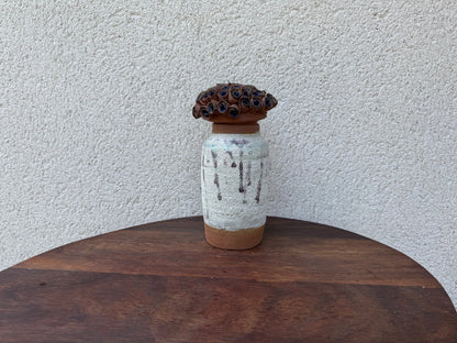 Pot in bloom - Caimo Ceramics