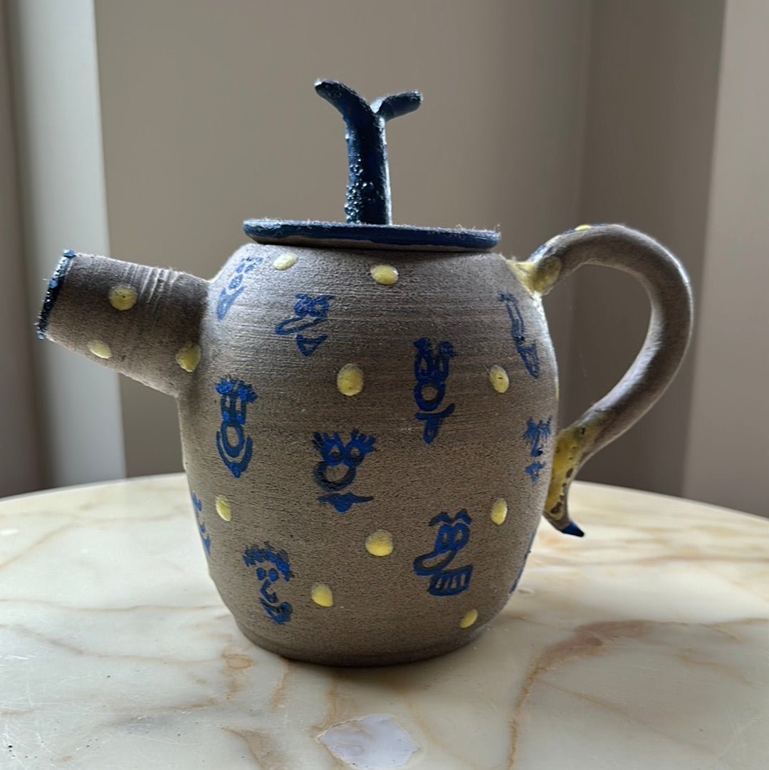 Smiling teapot - Caimo Ceramics