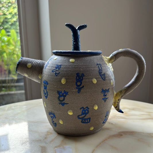 Smiling teapot - Caimo Ceramics